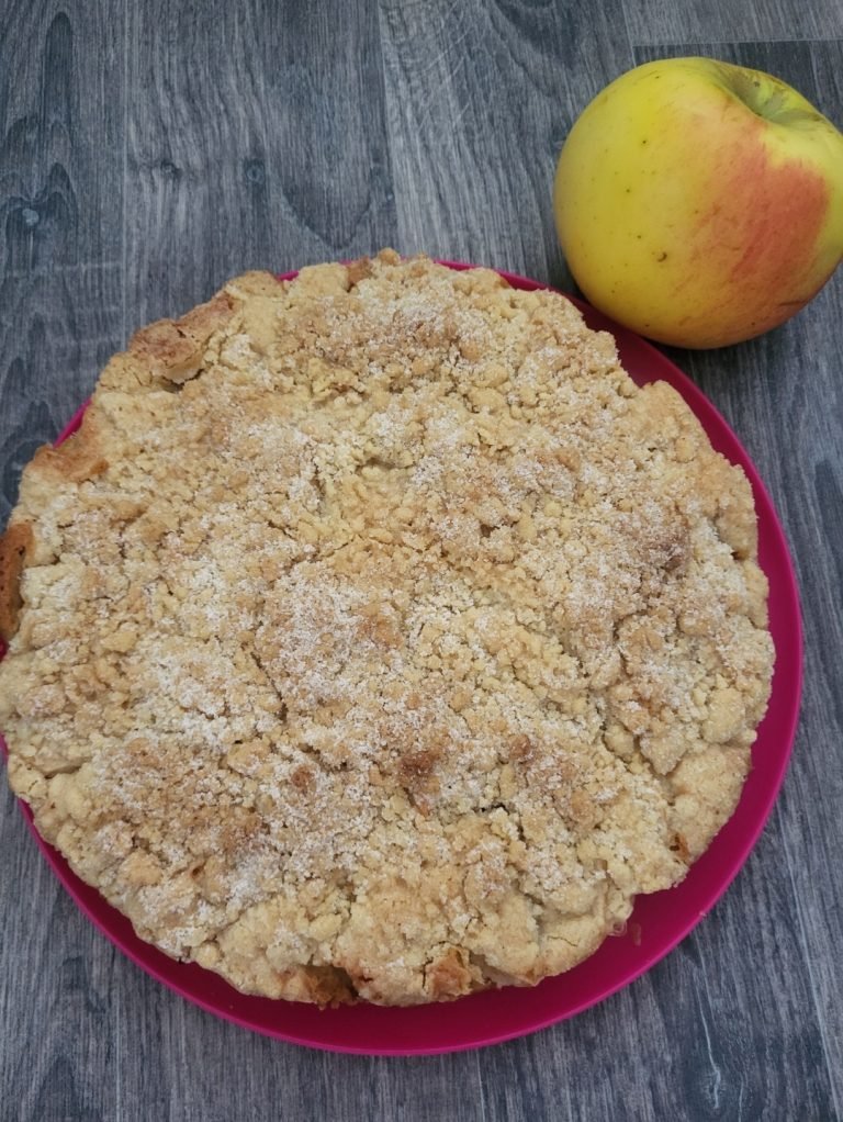 Apple streusel cake
