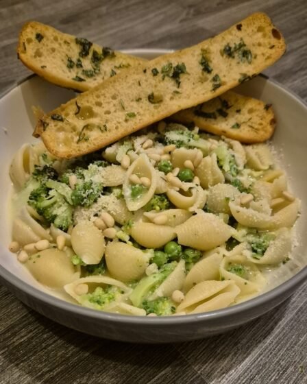 Cheesy broccoli pasta