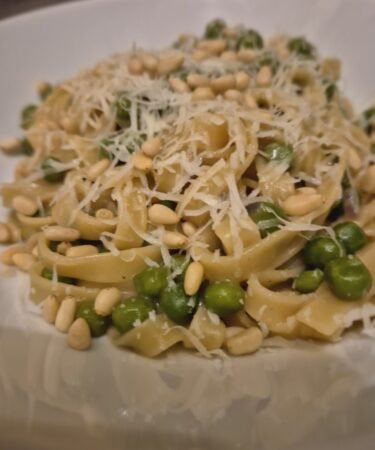 Super easy peas-y one pan pasta recipe